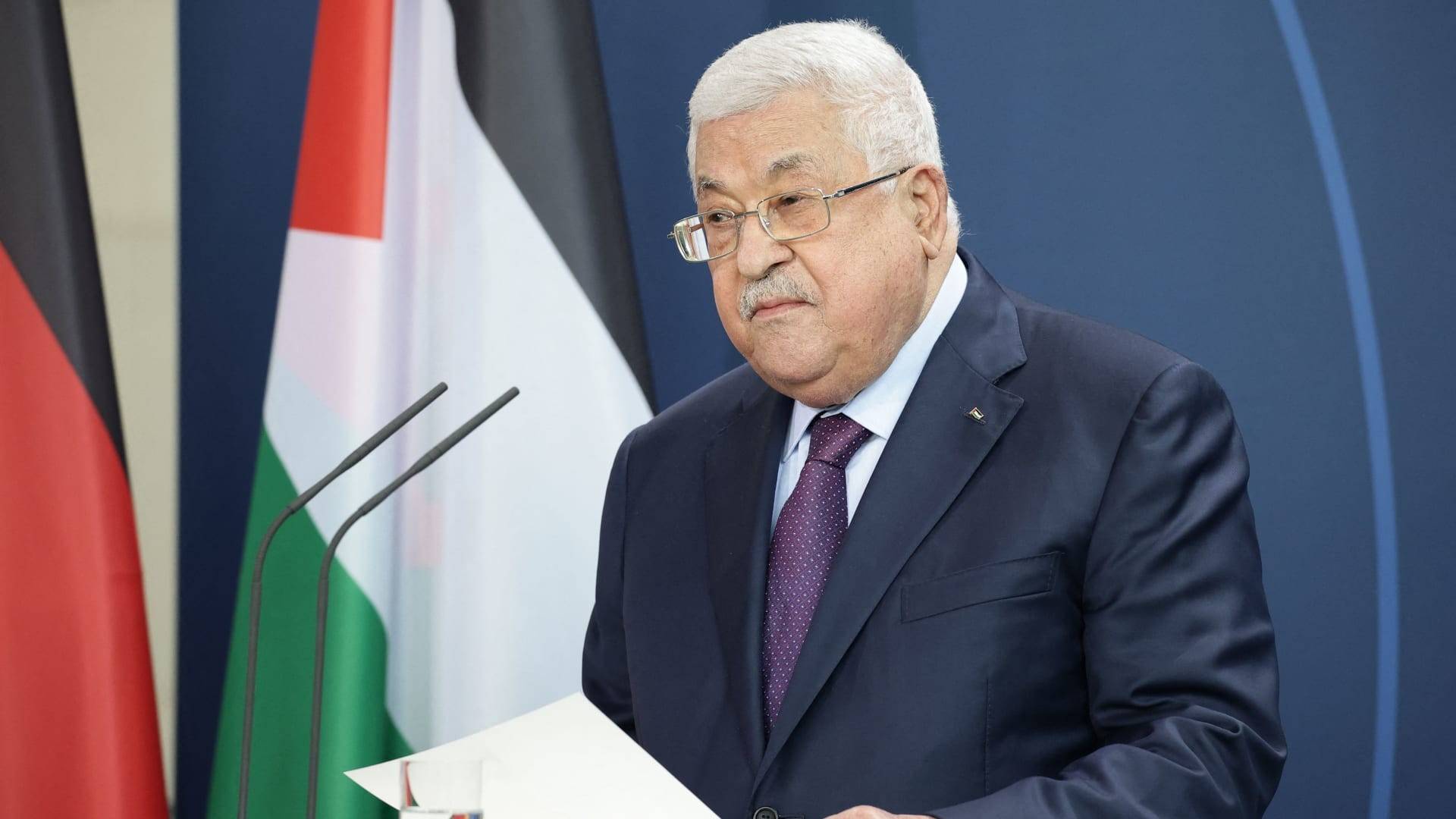 عباس يحذر من استهداف الوجود المسيحي في القدس عبر ضريبة "الأرنونا"