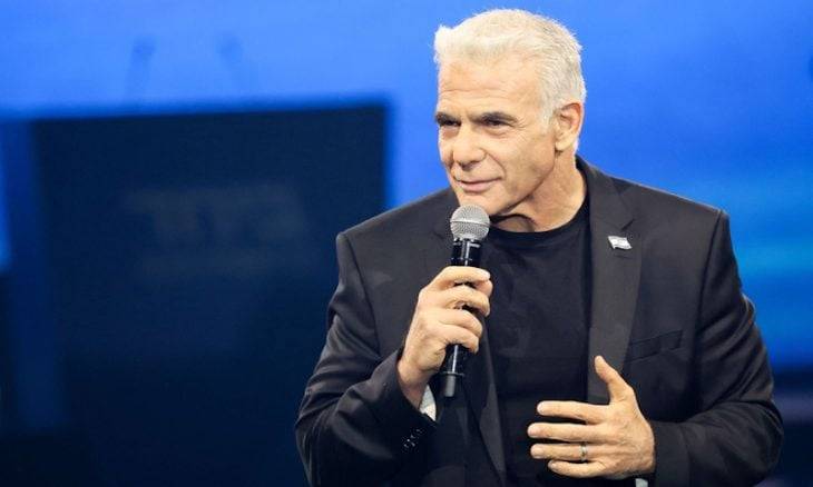 لبيد يهاجم نتنياهو: الدبلوماسية الإسرائيلية في أسوأ حالاتها