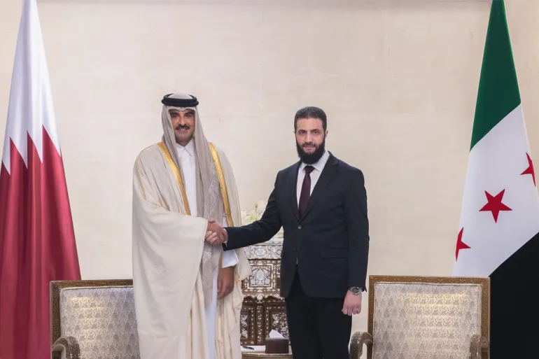 أمير قطر والشرع يبحثان العلاقات الثنائية وتطورات المنطقة