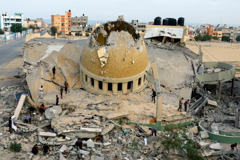 حرب غزة تطال دور العبادة.. تدمير واسع للمساجد والكنائس