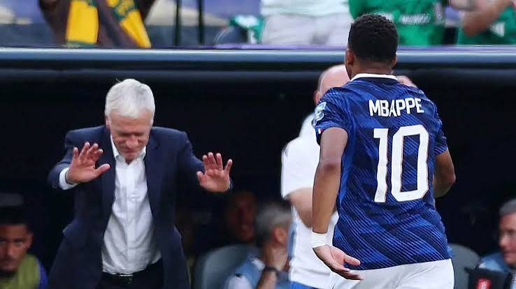 بالفيديو.. ديشامب ينحني احترامًا لمبابي في مونديال 2026