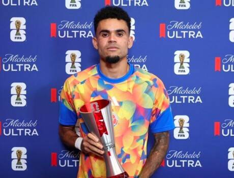دياز يقود كولومبيا إلى ثمن النهائي ويحصد جائزة أفضل لاعب