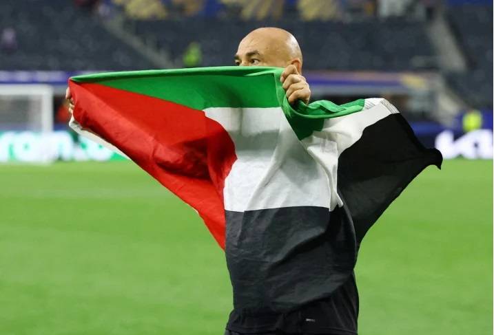 فيفا يوضح موقفه من احتفال حسام حسن بالعلم الفلسطيني