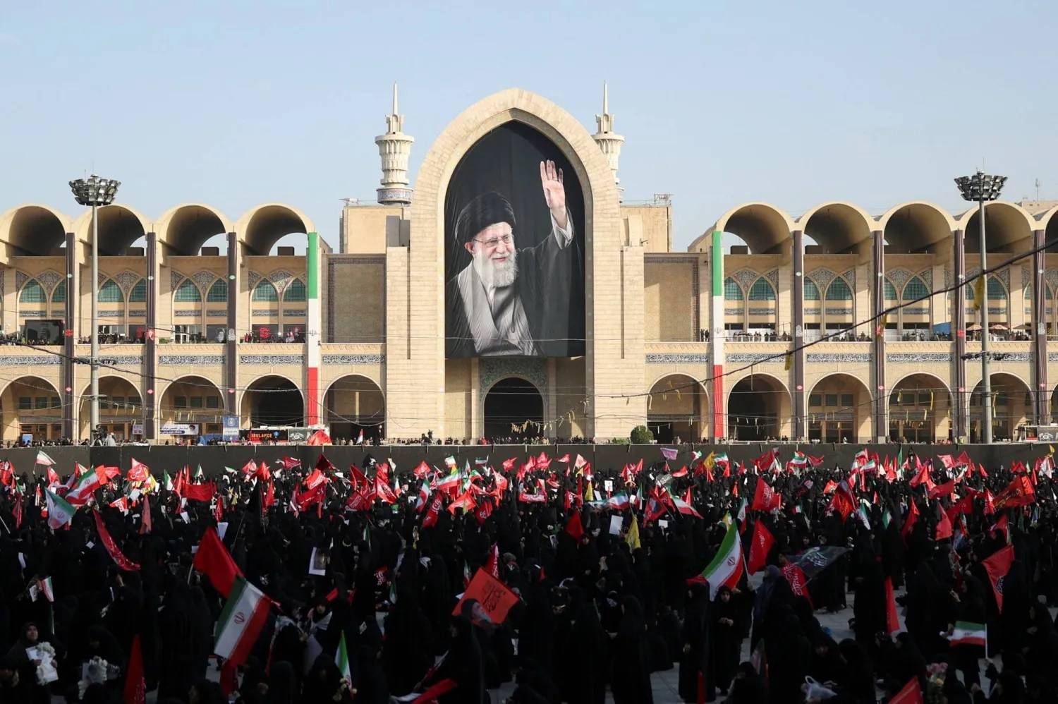 مسؤول سابق في "الشاباك": التشييع يؤكد أنّ النظام في إيران لا يزال يسيطر على الشارع