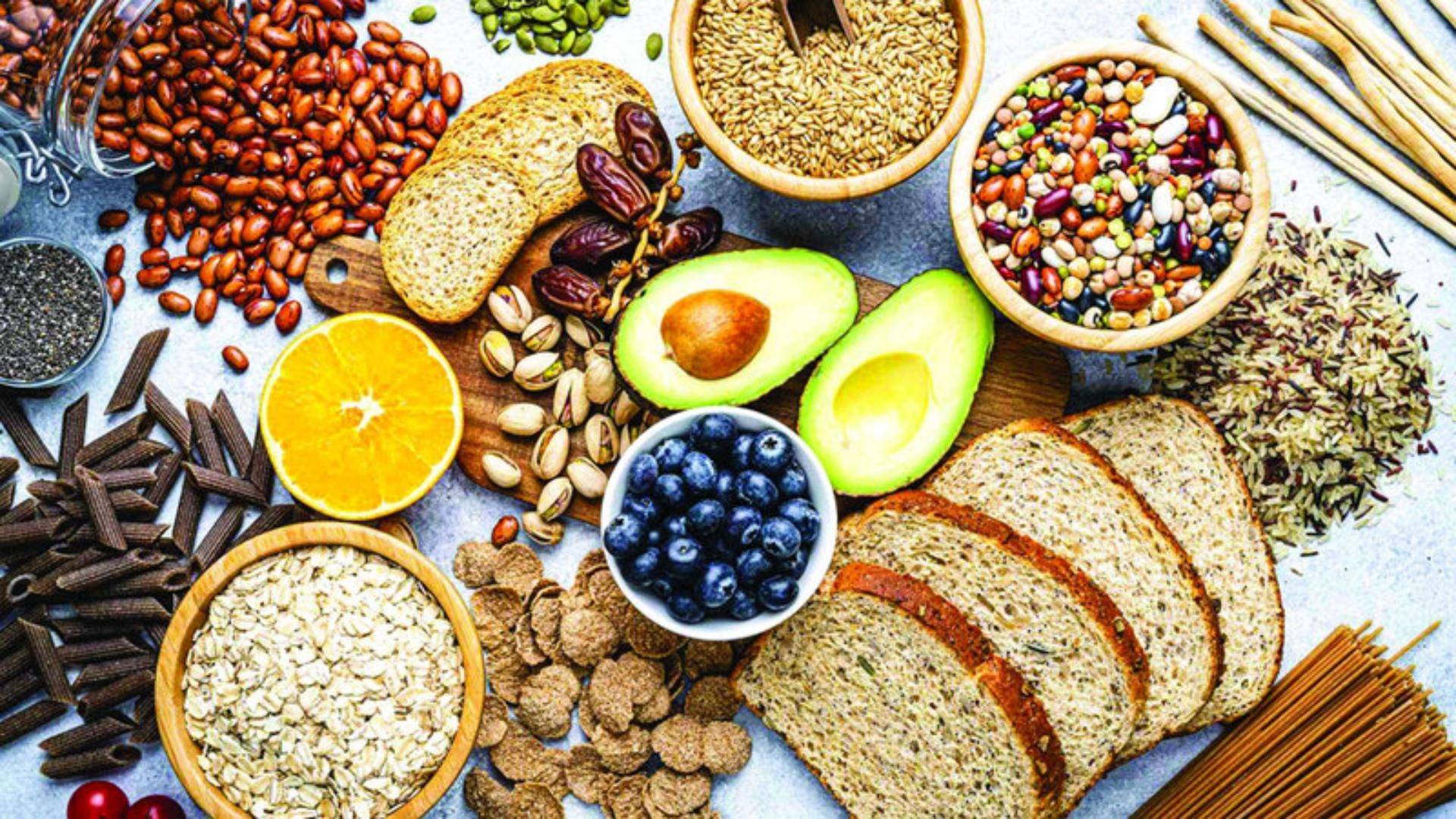 كيف تعزز الألياف صحة الأمعاء؟