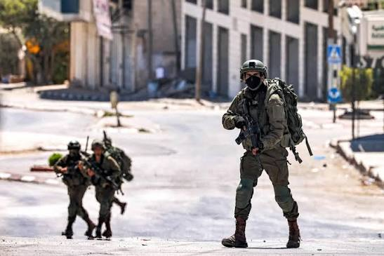 شهيد وجريحان برصاص الاحتلال في مخيم قلنديا شمال القدس