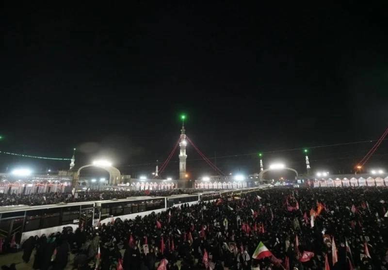 حشود مليونية في مراسم التشييع التاريخية لخامنئي في محافظة قم الإيرانية