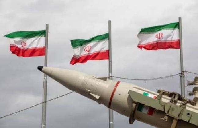 إيران تتوعد بالرد على الضربات الأميركية وتؤكد فرض سيادتها على مضيق هرمز
