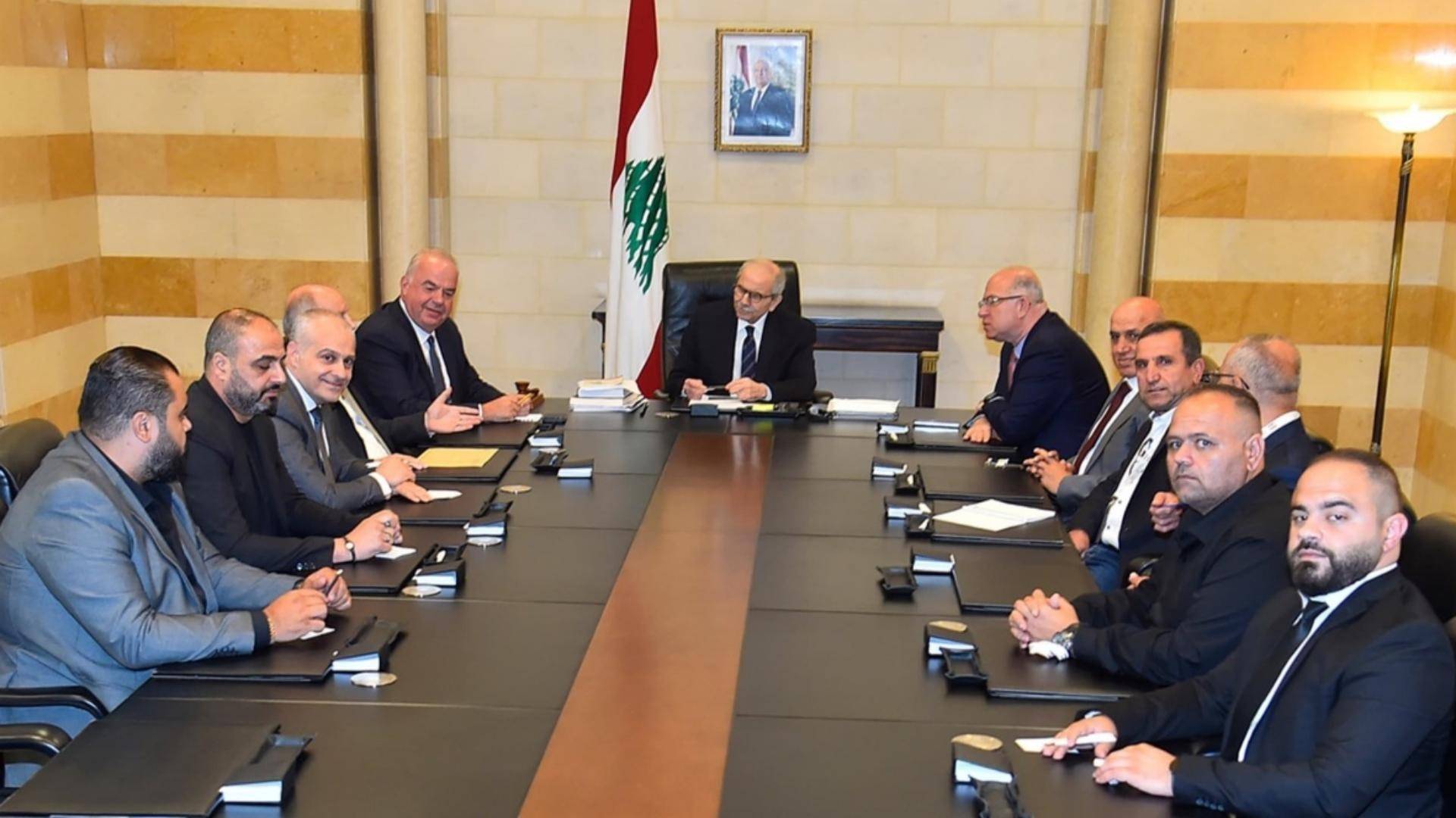 سلام يبحث أوضاع مياومي "أوجيرو": خطوات لتثبيتهم وتعليق التحرك أسبوعاً