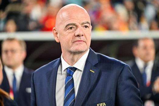 البرلمان الأوروبي ينتقد "الفيفا".. ومطالب بالتحقيق مع إنفانتينو بسبب بالوغون