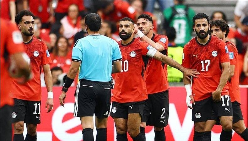 اعتراضات على ضربة جزاء ولقطات حاسمة... هل ظلم الحكم منتخب مصر؟