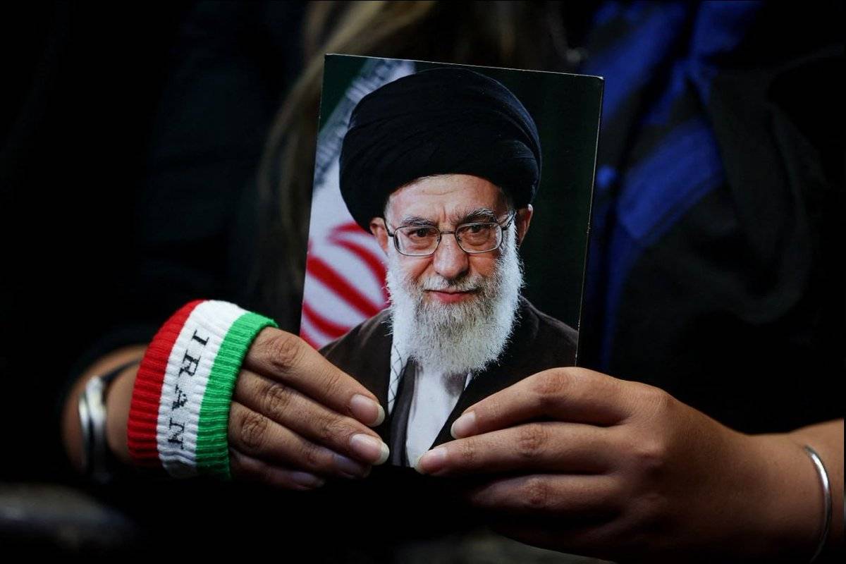حشود مليونية في كربلاء لتشييع السيد خامنئي