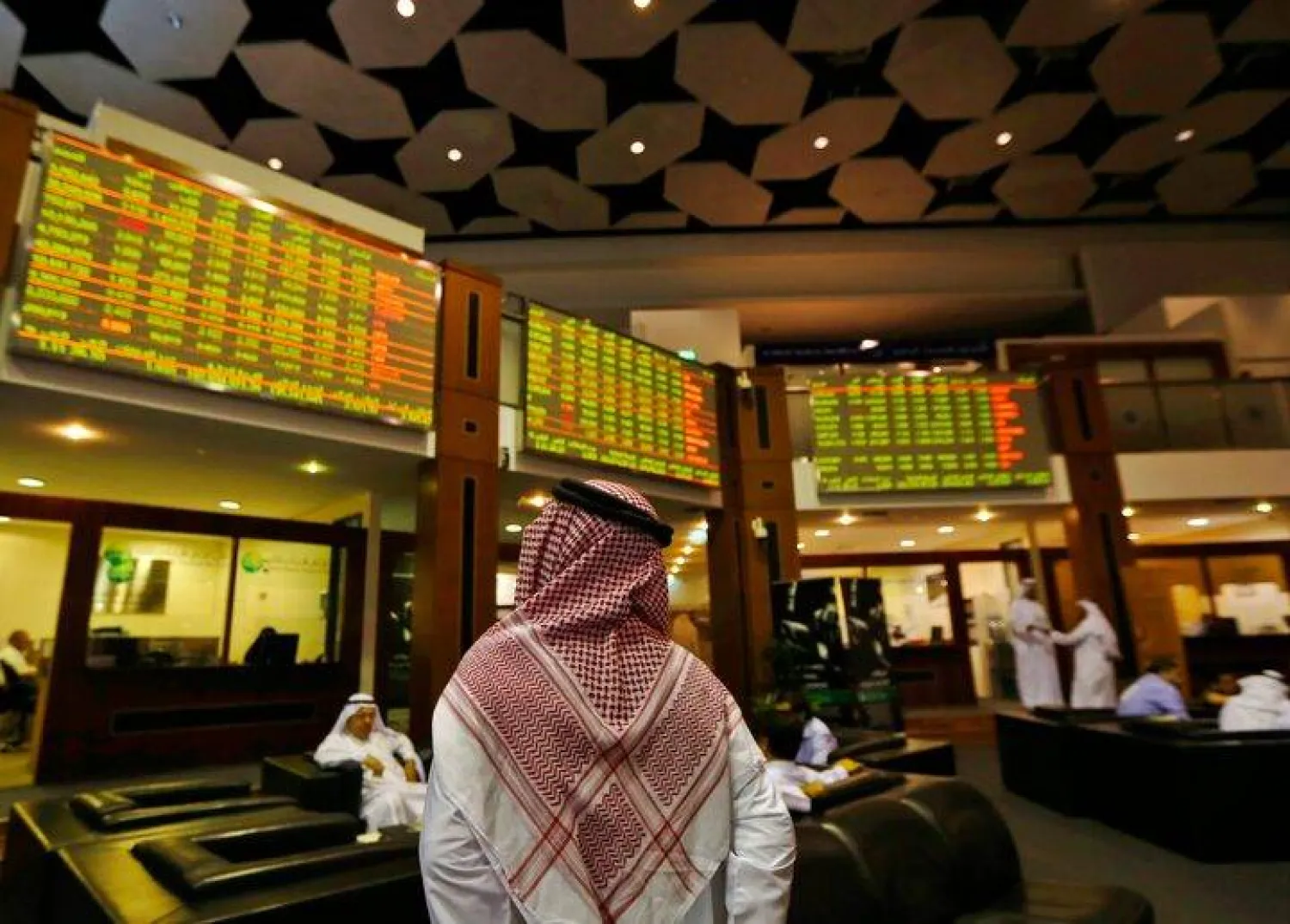 أسواق الخليج ترتفع وسط ترقب نتائج الشركات وتوترات المنطقة