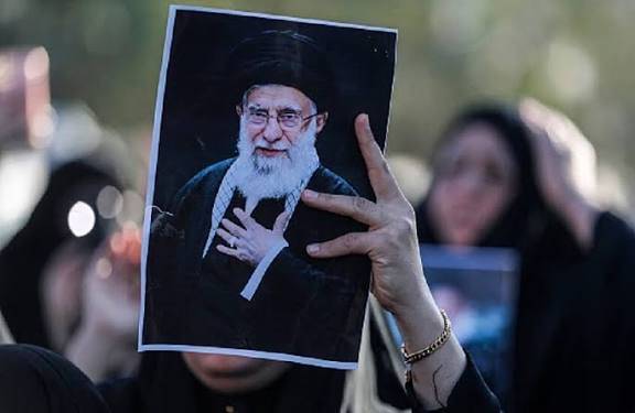 في ختام 6 أيام من التشييع.. مشهد تستقبل الوداع الأخير للسيّد خامنئي