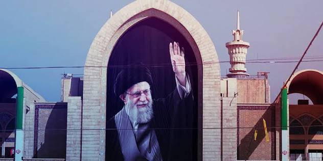 بزشكيان يغادر طهران إلى النجف للمشاركة في مراسم تشييع خامنئي