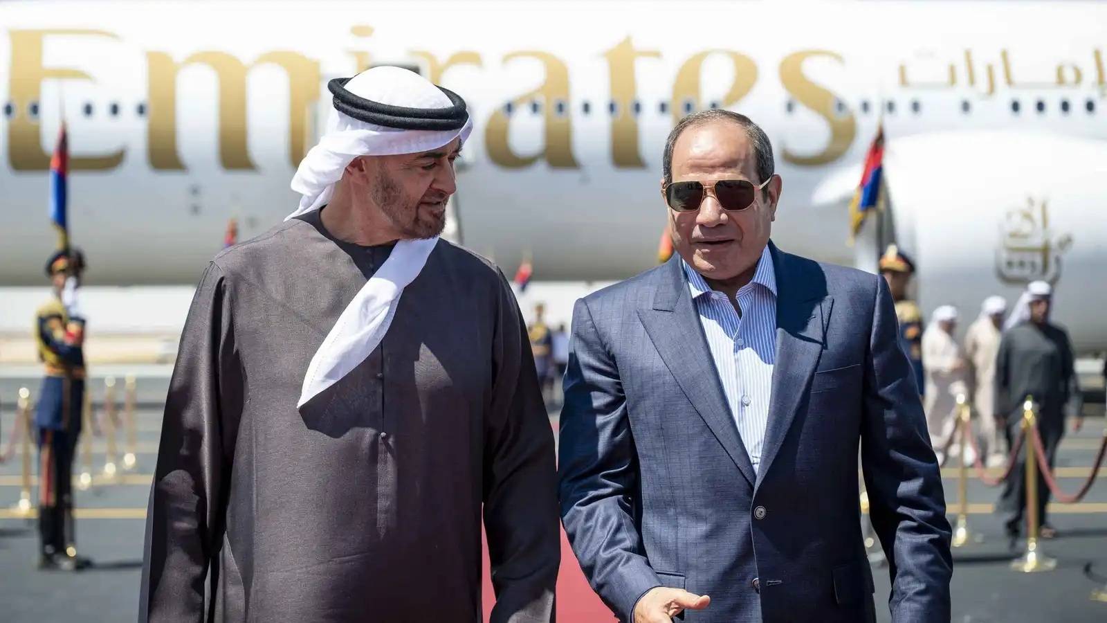 بن زايد والسيسي يبحثان تعزيز التعاون والتطورات الإقليمية