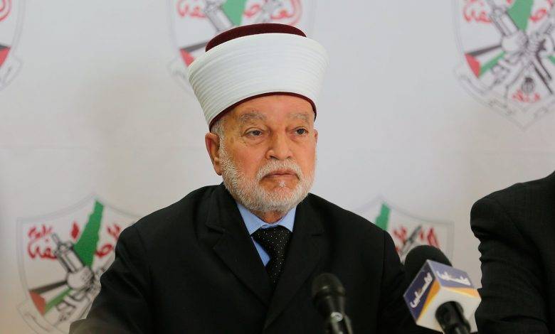 الشرطة الإسرائيلية تعتقل مفتي القدس عقب صلاة الجمعة في الأقصى