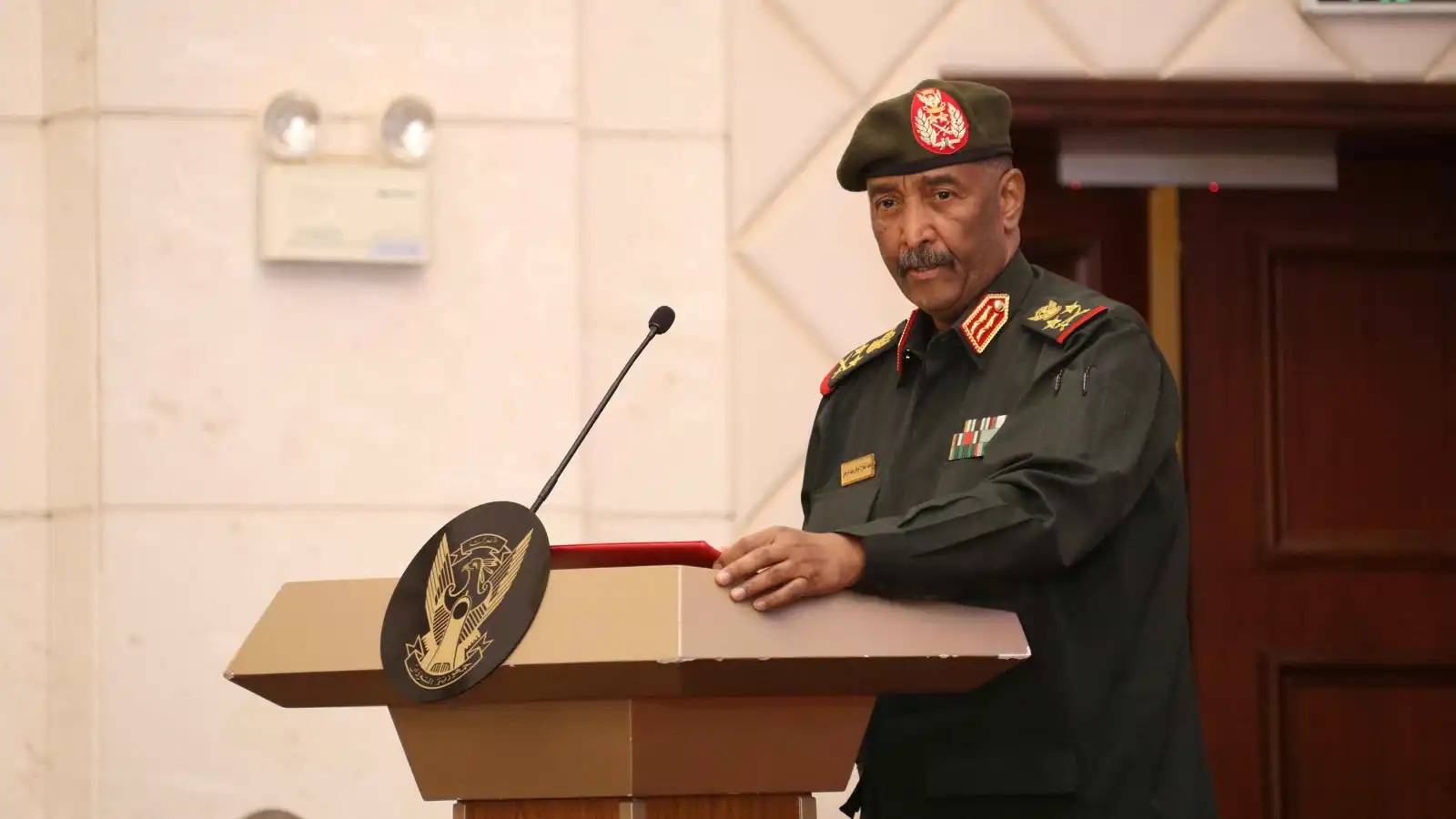 البرهان يعيد تعيين قضاة من عهد البشير في المحكمة الدستورية