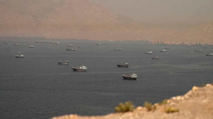 واشنطن تضغط على طهران لإعلان فتح مضيق هرمز ووقف استهداف السفن