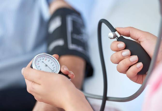 لا تتجاهلها.. 5 علامات تحذر من ارتفاع ضغط الدم