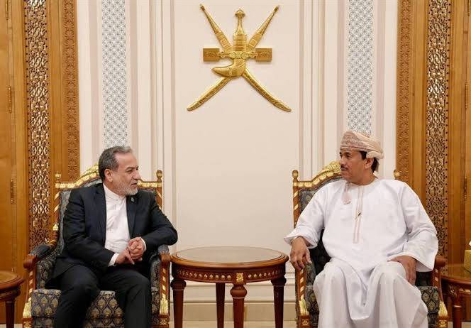 عراقجي يصل مسقط لبحث وضع مضيق هرمز