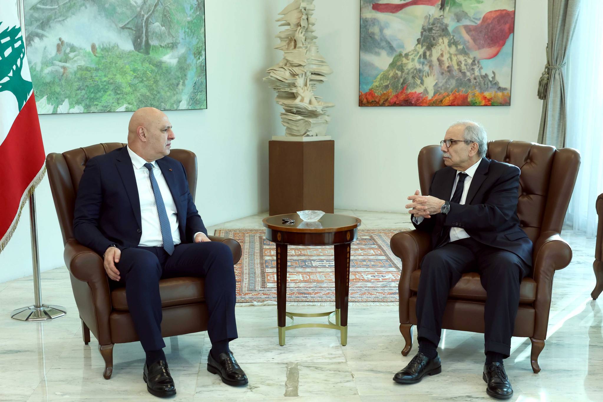 عون: لن أفرّط بالجنوب... وهناك تشديد بـ"صيغة الإطار"
على انسحاب "إسرائيل" من كلّ لبنان