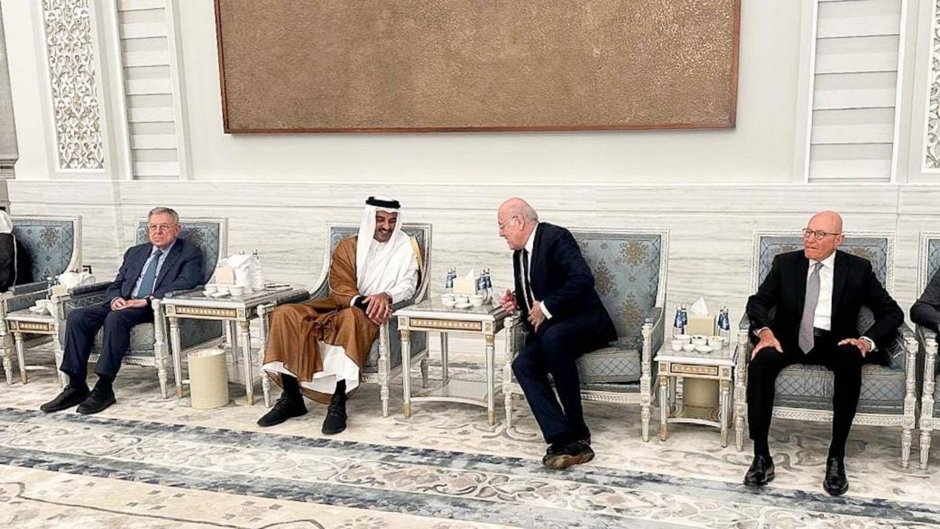 رؤساء الحكومة السابقون يعزّون أمير قطر بوفاة الأمير الوالد