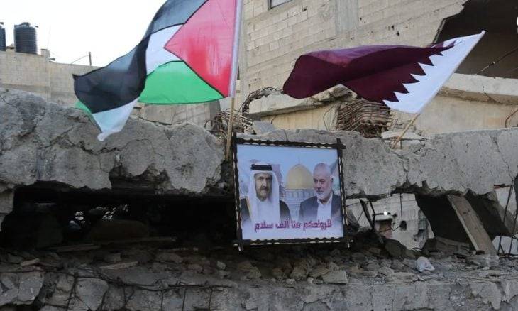 فلسطينيون يقيمون بيوت عزاء في غزة بوفاة الأمير السابق لقطر الشيخ حمد بن خليفة آل ثاني