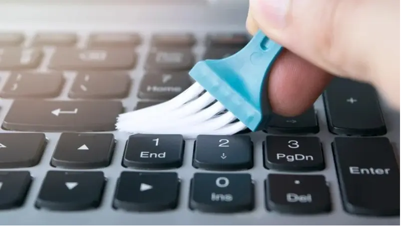 أفضل الطرق لتنظيف لوحة مفاتيح اللابتوب