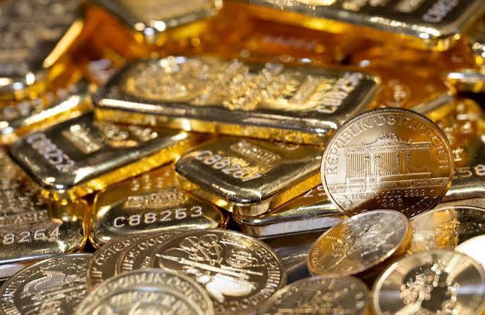 أسعار الذهب تواصل خسائرها وتسجل أدنى مستوى في أسبوعين