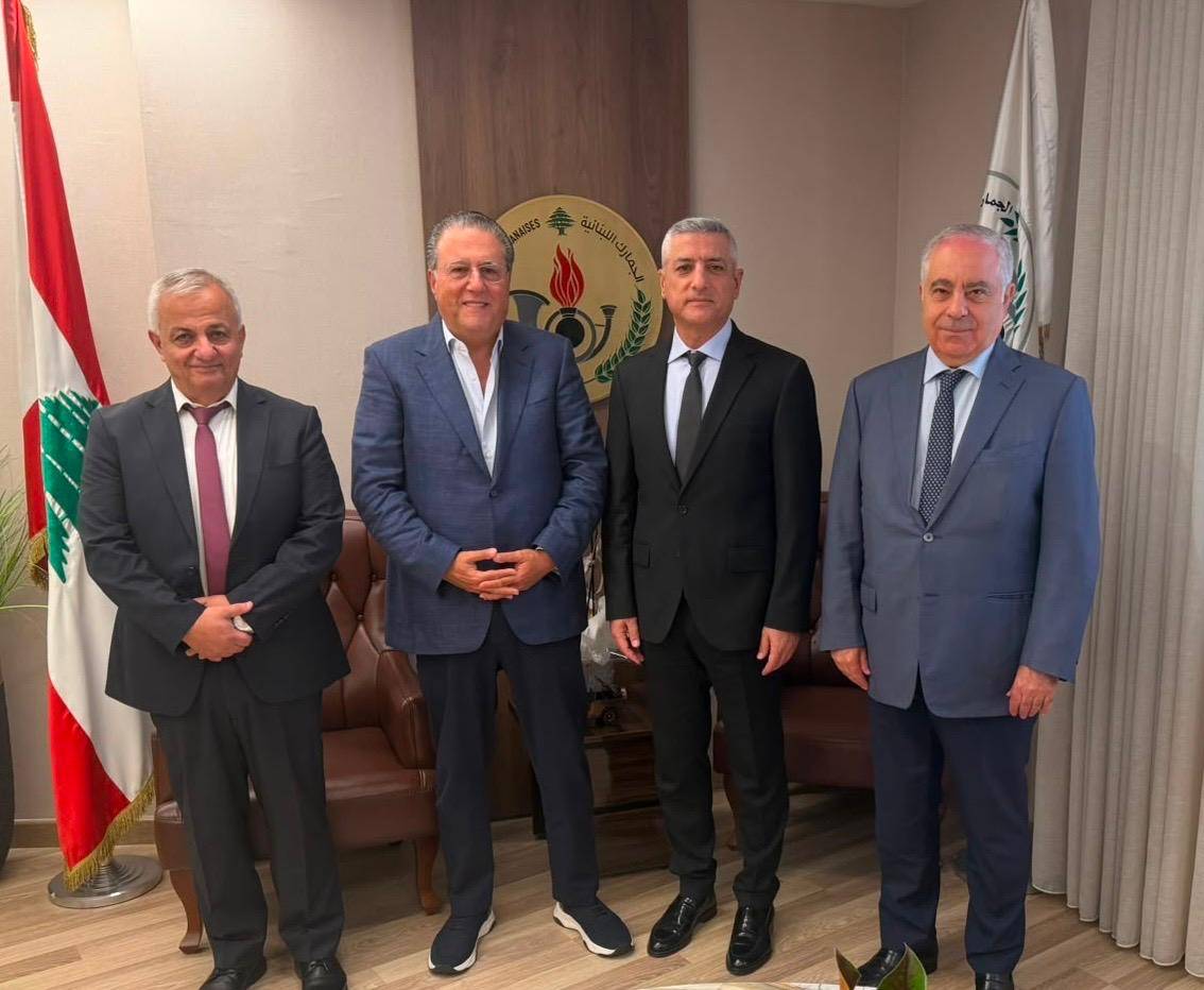 هبة إلى مركز الجمارك في مِعبر المصنع
