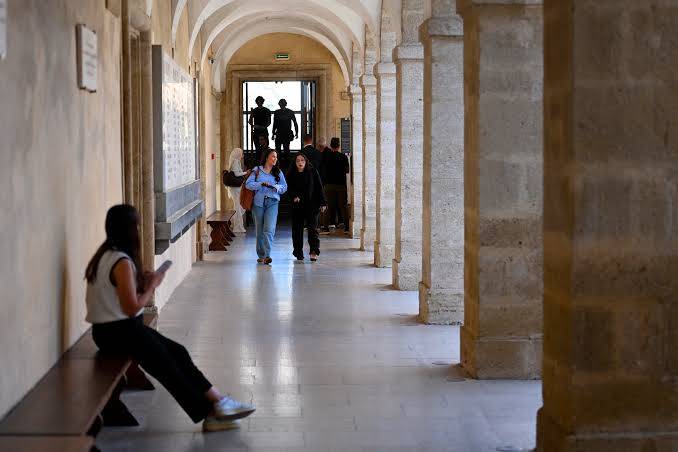 طلاب لبنان في فرنسا يطالبون بتنفيذ الإعفاء الجامعي فوراً