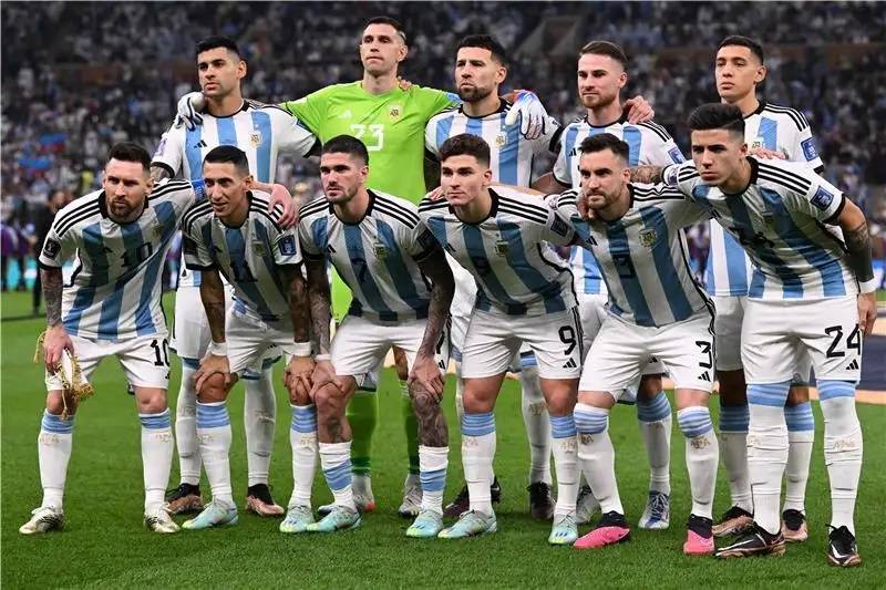 الأرجنتين تتخطى البرازيل وإيطاليا وتلامس رقم ألمانيا