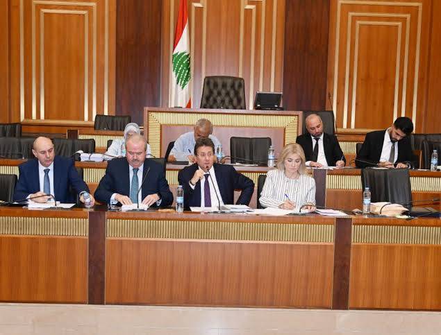 القطاع العام يعود إلى الواجهة... سجال حاد بين جابر وكنعان
