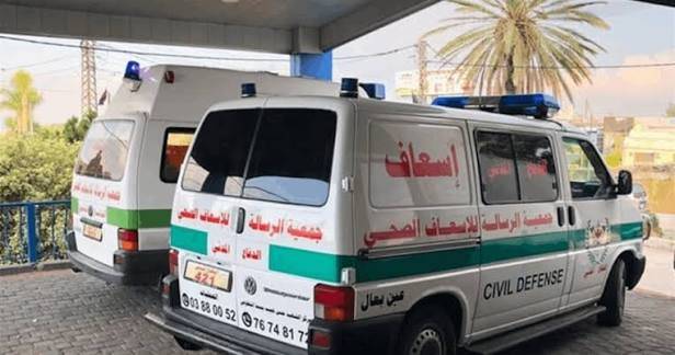 كشافة الرسالة تنتشل جثامين شهداء من مكان الغارة على المنصوري