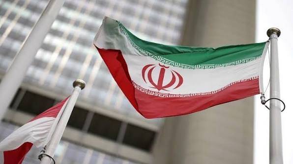 التصعيد يتسع.. إيران تعلن استهداف قواعد أميركية في الأردن والكويت والبحرين