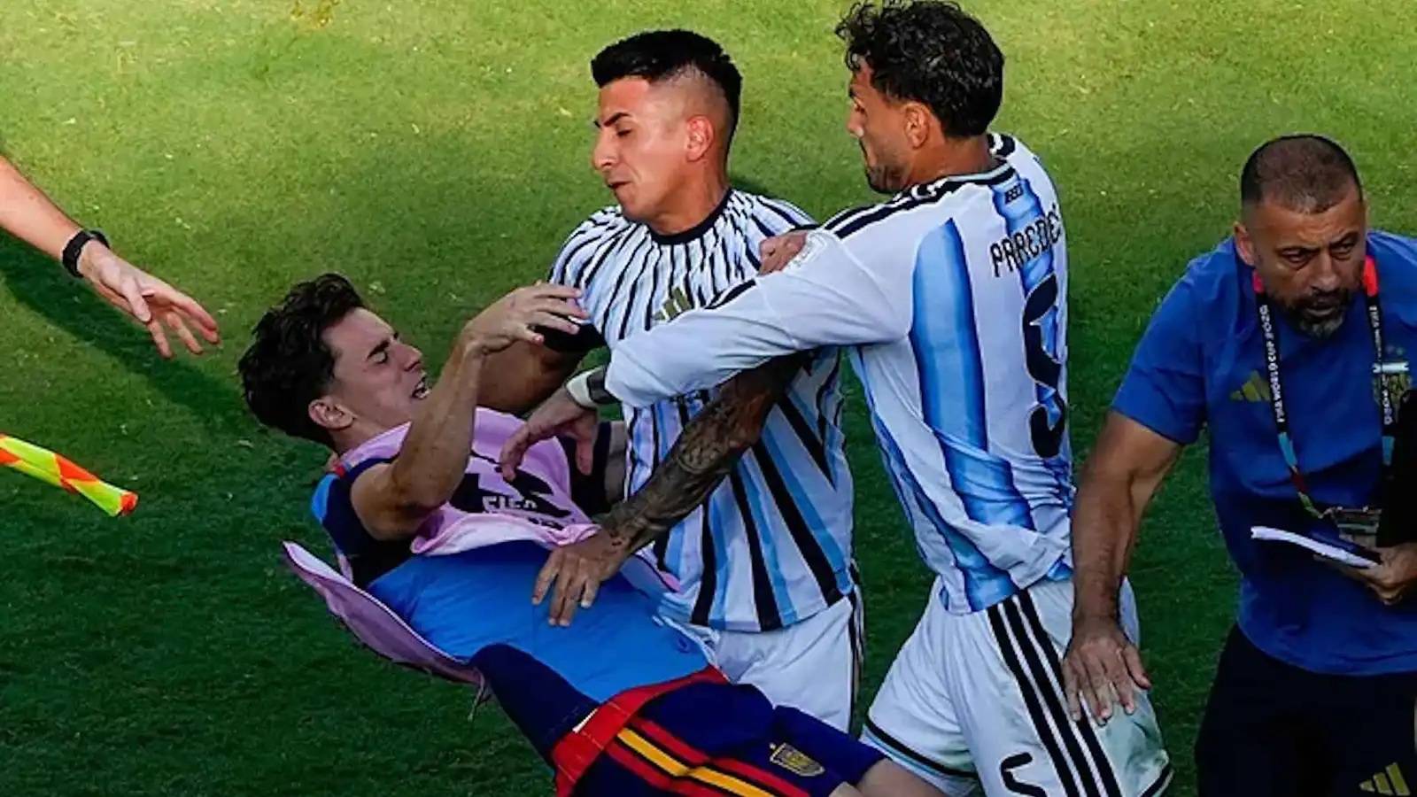الفيفا يفتح تحقيقاً تأديبياً بحق لاعبي الأرجنتين بعد أحداث نهائي المونديال