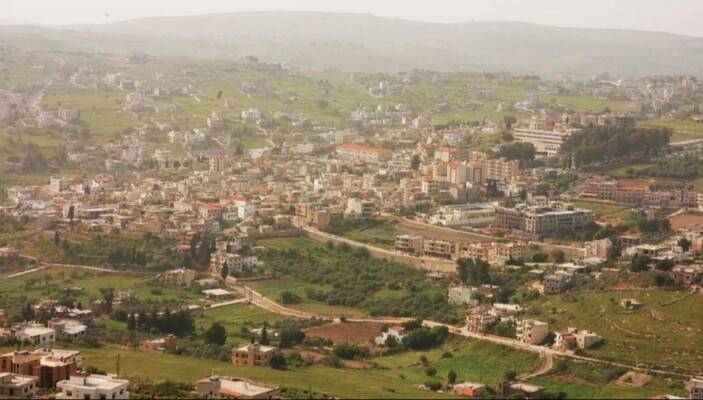 الجيش الإسرائيلي يقطع الأشجار في بنت جبيل