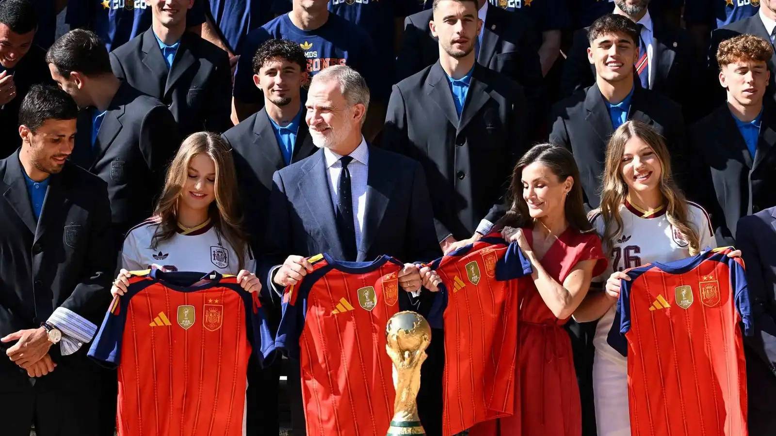 بالفيديو - ملك إسبانيا يستقبل أبطال كأس العالم 2026