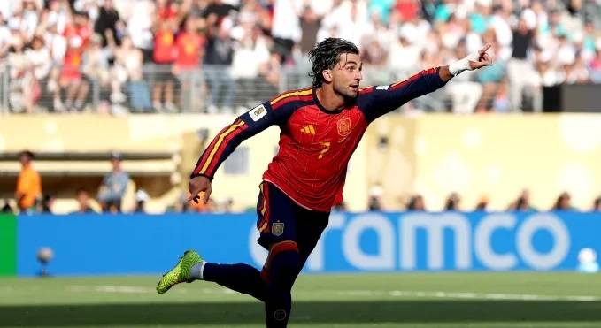 أقدام برشلونة تمنح اسبانيا لقبها الثاني في كأس العالم