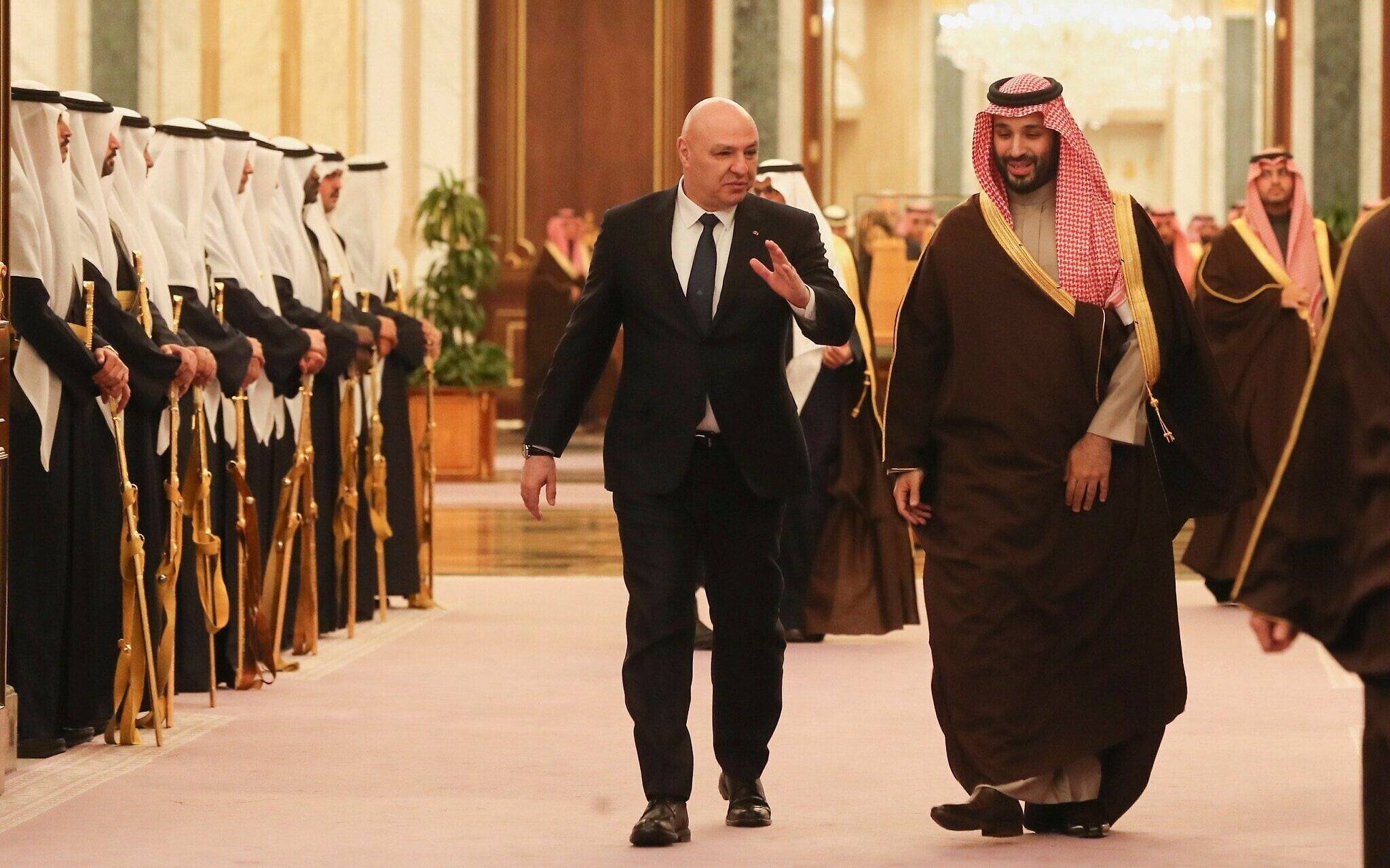 بن سلمان يوجه دعوة للرىيس عون لزيارة المملكة