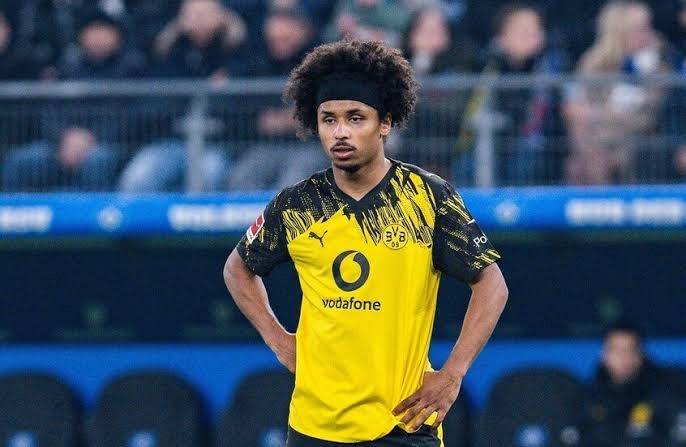 هانز فليك يجتمع مجدداً مع أدييمي.. برشلونة يعلن الصفقة رسمياً