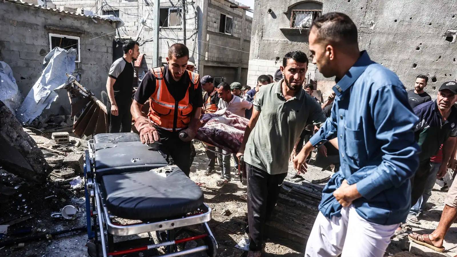 12 شهيداً في غارات إسرائيلية على قطاع غزة