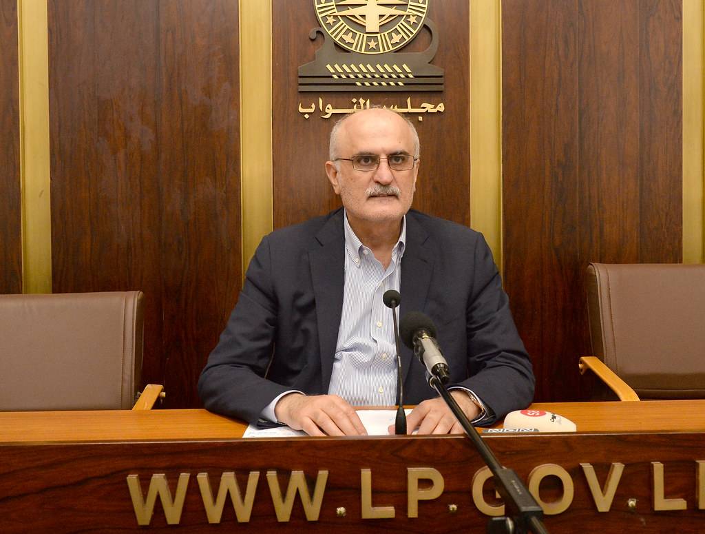 خليل للحكومة: لماذا غاب دور هيئة الطيران المدني؟