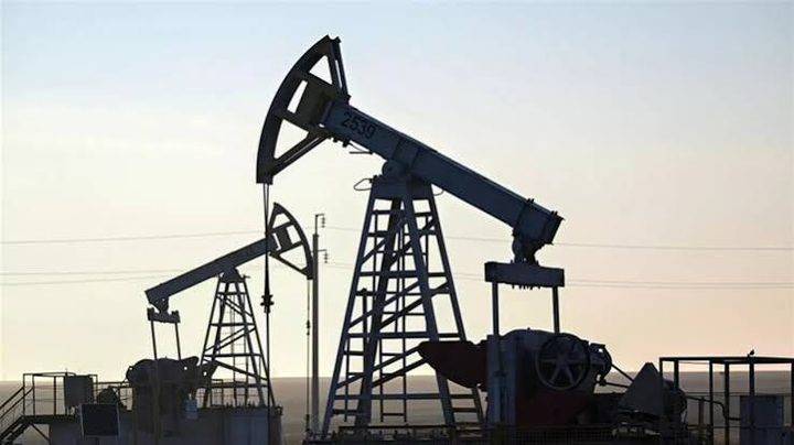 أسعار النفط تقفز وتتجاوز 90 دولاراً بعد إعلان صنعاء فرض حصار بحري على الشحن السعودي