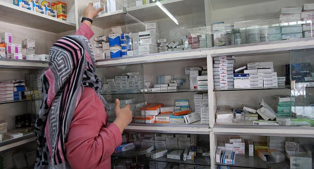 نقيب الصيادلة يبحث مع وزير الصحة مطالب القطاع وتطويره