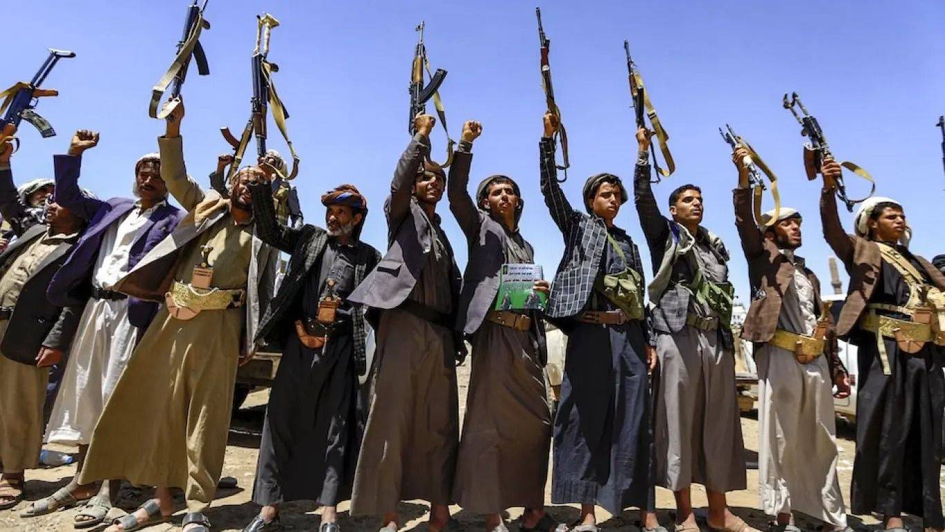 مقتل 4 جنود و23 عنصرًا من الحوثيين باشتباكات الضالع