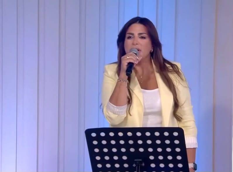 "ع عنّايا جيت"... سندريلا حكيم تلامس القلوب بعملٍ يحمل رسالة إيمان ورجاء