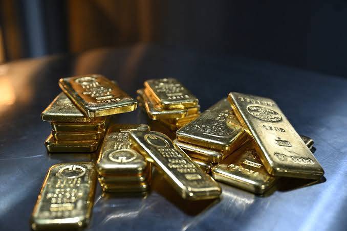 الذهب يتراجع بعد بلوغه أعلى مستوى في أسبوعين مع ترقب قرار الفيدرالي