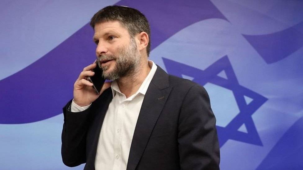 سموتريتش يدفع السلطة الفلسطينية نحو نقطة الانهيار